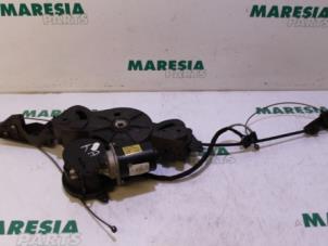 Gebruikte Schuifdeur motor rechts Citroen C8 (EA/EB) 2.2 HDi 16V Prijs € 131,25 Margeregeling aangeboden door Maresia Parts