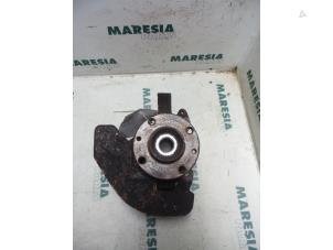 Gebruikte Asschenkel rechts-voor Fiat Doblo (223A/119) 1.6 16V Prijs € 40,00 Margeregeling aangeboden door Maresia Parts