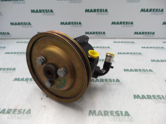 Gebruikte Pomp Servo Fiat Doblo (223A/119) 1.6 16V Prijs € 40,00 Margeregeling aangeboden door Maresia Parts