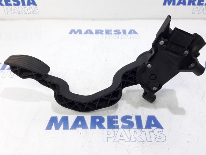 Gebruikte Sensor Gaspedaalpositie Fiat Bravo (198A) 1.6 JTD Multijet 120 Prijs € 25,00 Margeregeling aangeboden door Maresia Parts