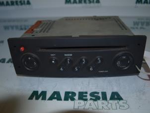 Gebruikte Radio CD Speler Renault Megane II CC (EM) 1.6 16V Prijs € 45,00 Margeregeling aangeboden door Maresia Parts