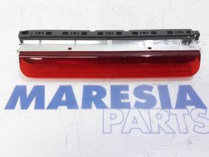 Gebruikte Extra Remlicht midden Fiat 500 (312) 0.9 TwinAir 85 Prijs € 40,00 Margeregeling aangeboden door Maresia Parts