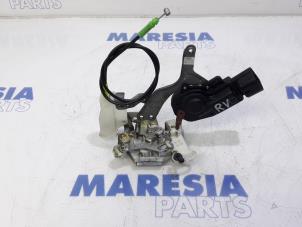 Gebruikte Portierslot Mechaniek 2deurs rechts Peugeot 107 1.0 12V Prijs € 25,00 Margeregeling aangeboden door Maresia Parts