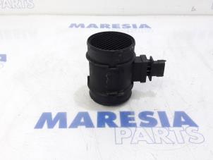 Gebruikte Luchthoeveelheidsmeter Alfa Romeo 159 Sportwagon (939BX) 1.9 JTDm 16V Prijs € 50,00 Margeregeling aangeboden door Maresia Parts