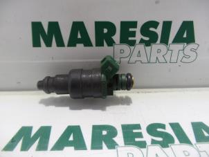 Gebruikte Injector (benzine injectie) Renault Kangoo (KC) 1.4 Prijs € 25,00 Margeregeling aangeboden door Maresia Parts