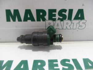 Gebruikte Injector (benzine injectie) Renault Kangoo (KC) 1.4 Prijs € 25,00 Margeregeling aangeboden door Maresia Parts