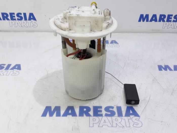 Gebruikte Tank element Pomp Peugeot 207 CC (WB) 1.6 16V Prijs € 20,00 Margeregeling aangeboden door Maresia Parts