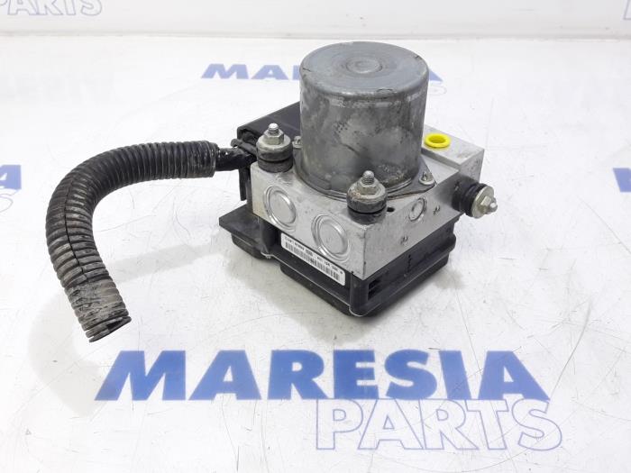 Gebruikte ABS Pomp Peugeot 308 CC (4B) 2.0 HDi 16V Euro 5 FAP Prijs € 125,00 Margeregeling aangeboden door Maresia Parts
