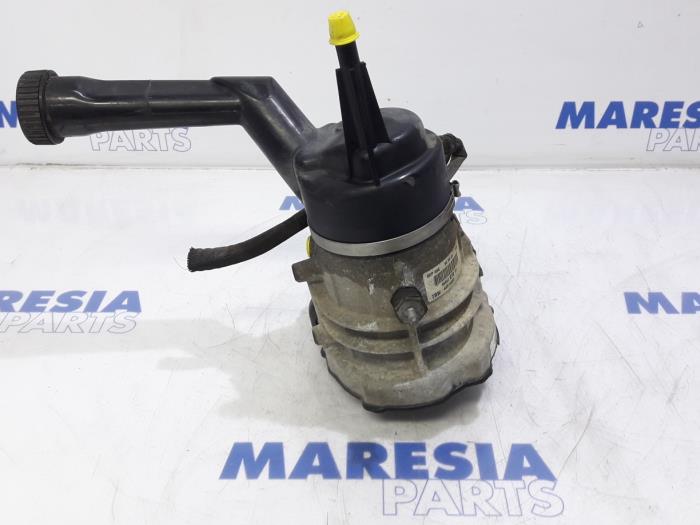 Gebruikte Pomp Servo Peugeot 308 CC (4B) 2.0 HDi 16V Euro 5 FAP Prijs € 74,95 Margeregeling aangeboden door Maresia Parts