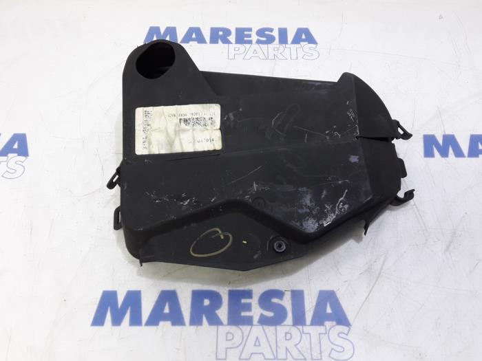 Gebruikte Distributiedeksel Renault Grand Scénic III (JZ) 1.5 dCi 110 Prijs € 25,00 Margeregeling aangeboden door Maresia Parts
