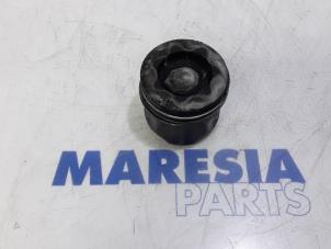 Gebruikte Zuiger Renault Grand Scénic III (JZ) 1.5 dCi 110 Prijs € 50,00 Margeregeling aangeboden door Maresia Parts