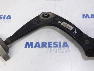 Gebruikte Draagarm onder rechts-voor Peugeot 508 (8D) 1.6 HDiF 16V Prijs € 50,00 Margeregeling aangeboden door Maresia Parts