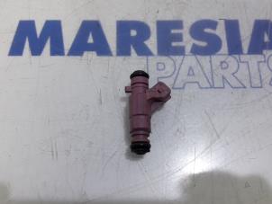 Gebruikte Injector (benzine injectie) Fiat Bravo (198A) 1.4 16V Prijs € 25,00 Margeregeling aangeboden door Maresia Parts
