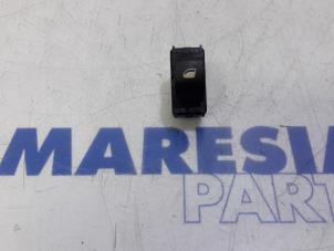 Gebruikte Combischakelaar ramen Citroen Berlingo 1.6 Hdi 16V 90 Prijs € 25,00 Margeregeling aangeboden door Maresia Parts