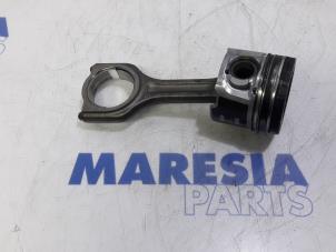 Gebruikte Zuiger Peugeot 5008 I (0A/0E) 1.6 HDiF 16V Prijs € 50,00 Margeregeling aangeboden door Maresia Parts