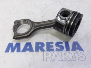 Gebruikte Zuiger Peugeot 5008 I (0A/0E) 1.6 HDiF 16V Prijs € 50,00 Margeregeling aangeboden door Maresia Parts