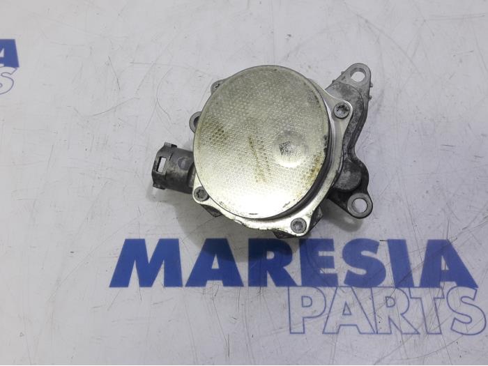 Gebruikte Vacuumpomp (Diesel) Renault Master III (MA/MB/MC/MD/MH/MF/MG/MH) 2.3 dCi 135 16V FWD Prijs € 60,50 Inclusief btw aangeboden door Maresia Parts