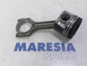 Gebruikte Zuiger Renault Master III (MA/MB/MC/MD/MH/MF/MG/MH) 2.3 dCi 135 16V FWD Prijs € 90,75 Inclusief btw aangeboden door Maresia Parts