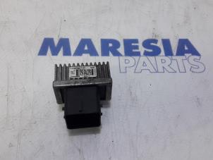 Gebruikte Gloeirelais Renault Master IV (MA/MB/MC/MD/MH/MF/MG/MH) 2.3 dCi 135 16V FWD Prijs € 30,25 Inclusief btw aangeboden door Maresia Parts