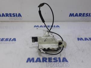 Gebruikte Deurslot Mechaniek 4Deurs links-voor Peugeot 508 (8D) 1.6 HDiF 16V Prijs € 45,00 Margeregeling aangeboden door Maresia Parts