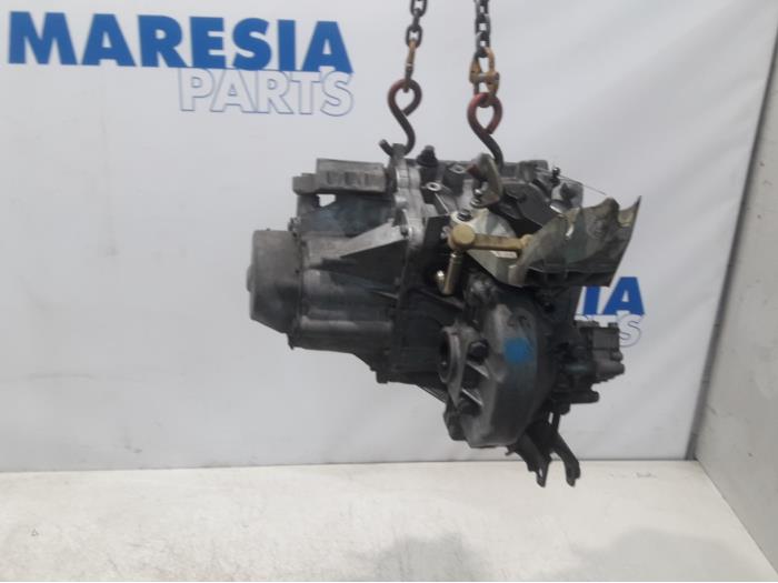 Versnellingsbak van een Peugeot 207/207+ (WA/WC/WM) 1.6 16V GT THP 2007