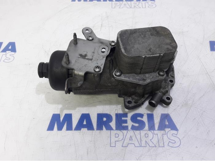 Gebruikte Oliefilterhouder Citroen C3 (SC) 1.6 HDi 92 Prijs € 50,00 Margeregeling aangeboden door Maresia Parts