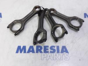 Gebruikte Drijfstang Citroen C3 (SC) 1.6 HDi 92 Prijs € 105,00 Margeregeling aangeboden door Maresia Parts