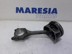 Gebruikte Zuiger Peugeot 207 SW (WE/WU) 1.4 16V Vti Prijs € 60,00 Margeregeling aangeboden door Maresia Parts