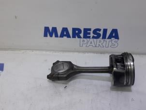 Gebruikte Zuiger Peugeot 207 SW (WE/WU) 1.4 16V Vti Prijs € 60,00 Margeregeling aangeboden door Maresia Parts