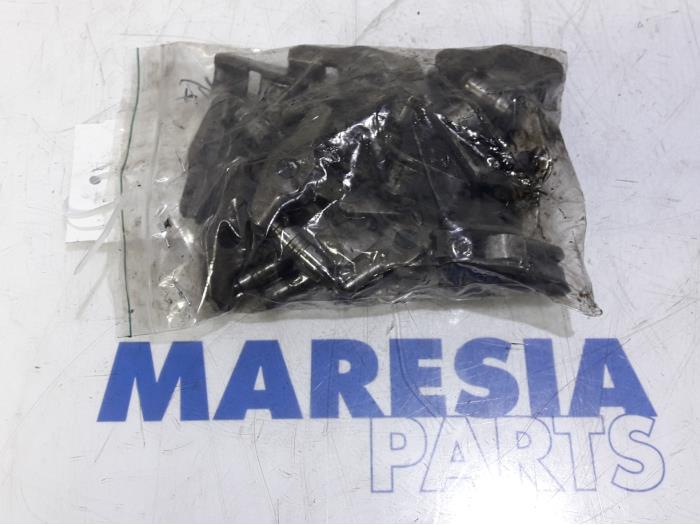 Gebruikte Klepstoter Fiat Ducato (250) 2.3 D 130 Multijet Prijs € 75,00 Margeregeling aangeboden door Maresia Parts