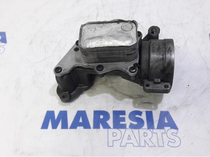 Gebruikte Oliefilterhouder Peugeot 208 I (CA/CC/CK/CL) 1.6 16V GTI Prijs € 50,00 Margeregeling aangeboden door Maresia Parts