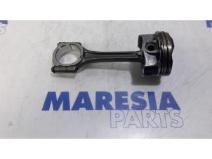 Gebruikte Zuiger Peugeot 2008 (CU) 1.2 12V e-THP PureTech 130 Prijs € 60,00 Margeregeling aangeboden door Maresia Parts