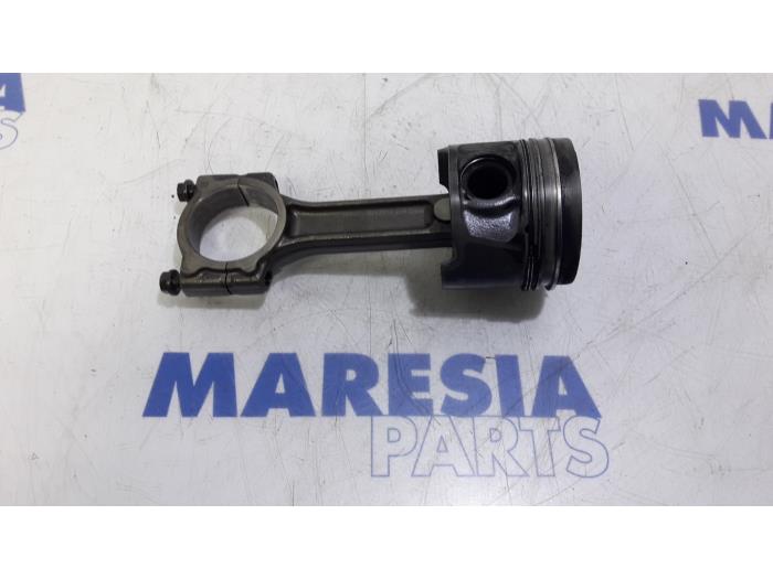 Gebruikte Zuiger Renault Kangoo Express (FW) 1.5 dCi 75 Prijs € 60,50 Inclusief btw aangeboden door Maresia Parts