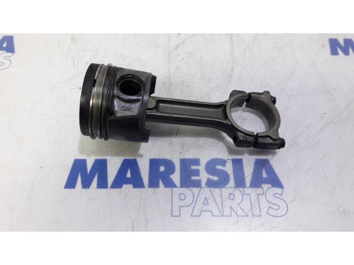Gebruikte Zuiger Renault Kangoo Express (FW) 1.5 dCi 75 Prijs € 60,50 Inclusief btw aangeboden door Maresia Parts