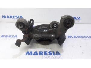 Gebruikte Fusee links-achter Alfa Romeo Brera (939) 2.2 JTS 16V Prijs € 89,00 Margeregeling aangeboden door Maresia Parts