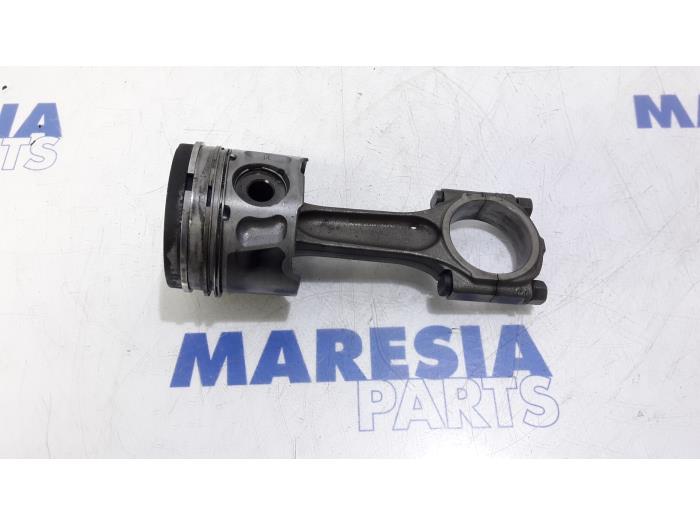 Gebruikte Zuiger Peugeot Expert (G9) 2.0 HDi 120 Prijs € 75,00 Margeregeling aangeboden door Maresia Parts