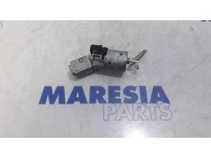 Gebruikte Kontaktslot + Sleutel Peugeot RCZ (4J) 1.6 16V THP Prijs € 40,00 Margeregeling aangeboden door Maresia Parts
