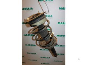 Gebruikte Mac Phersonpoot links-voor Renault Megane II Grandtour (KM) 1.9 dCi 120 Prijs € 25,00 Margeregeling aangeboden door Maresia Parts