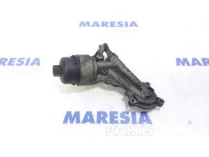 Gebruikte Oliefilterhouder Peugeot 207/207+ (WA/WC/WM) 1.4 16V Prijs € 35,00 Margeregeling aangeboden door Maresia Parts