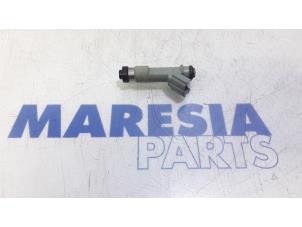 Gebruikte Injector (benzine injectie) Peugeot 107 1.0 12V Prijs € 25,00 Margeregeling aangeboden door Maresia Parts