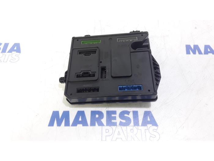 Gebruikte Computer Body Control Renault Grand Scénic III (JZ) 1.5 dCi 110 Prijs € 157,50 Margeregeling aangeboden door Maresia Parts