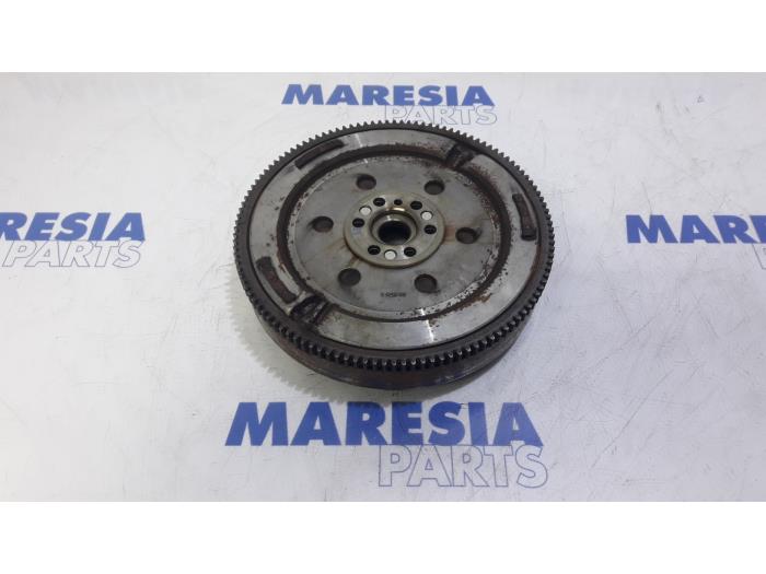 Gebruikte Vliegwiel Alfa Romeo Giulietta (940) 1.4 TB 16V Prijs € 210,00 Margeregeling aangeboden door Maresia Parts