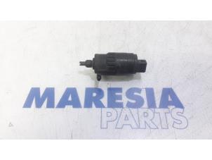 Gebruikte Ruitensproeierpomp voor Fiat 500C (312) 1.2 69 Prijs € 15,00 Margeregeling aangeboden door Maresia Parts