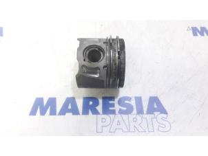 Gebruikte Zuiger Peugeot 508 (8D) 2.0 Hybrid4 16V Prijs € 50,00 Margeregeling aangeboden door Maresia Parts