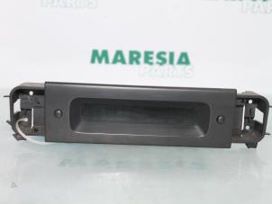 Gebruikte Display Interieur Peugeot 406 Break (8E/F) 1.8 16V Prijs € 40,00 Margeregeling aangeboden door Maresia Parts