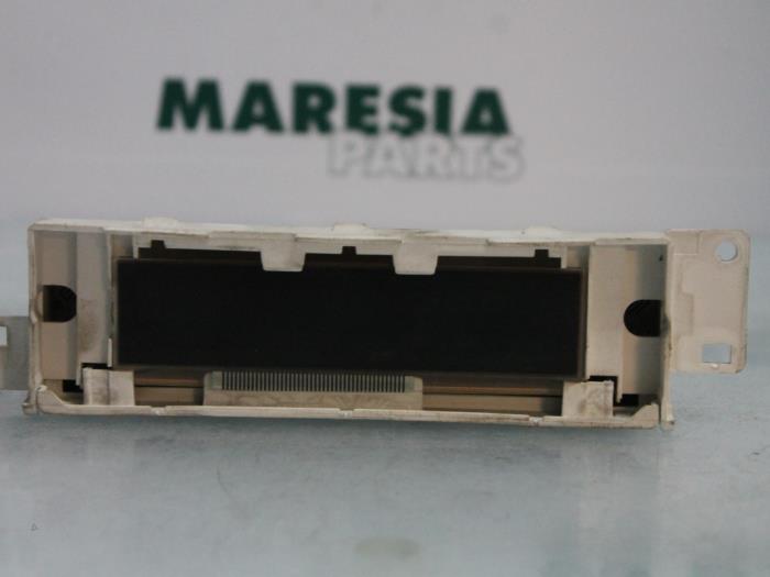 Gebruikte Display Interieur Peugeot 406 Break (8E/F) 1.8 16V Prijs € 30,00 Margeregeling aangeboden door Maresia Parts