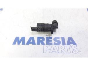 Gebruikte Ruitensproeierpomp voor Citroen C5 III Berline (RD) 2.0 16V Prijs € 10,00 Margeregeling aangeboden door Maresia Parts