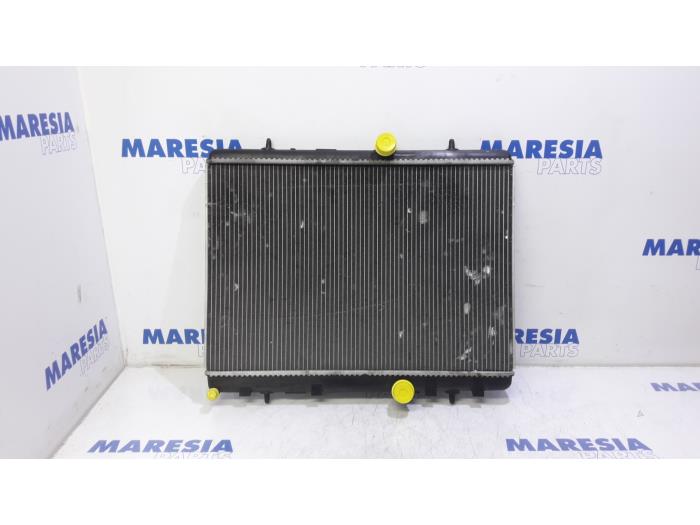 Gebruikte Radiateur Peugeot 308 (4A/C) 1.6 HDiF 16V Prijs € 29,00 Margeregeling aangeboden door Maresia Parts