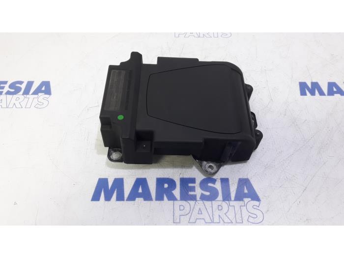 Gebruikte Head-up display Peugeot 3008 I (0U/HU) 1.6 HDiF 16V Prijs € 124,95 Margeregeling aangeboden door Maresia Parts