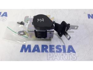 Gebruikte Veiligheidsgordel midden-achter Citroen C3 Picasso (SH) 1.2 12V PureTech 110 Prijs € 75,00 Margeregeling aangeboden door Maresia Parts